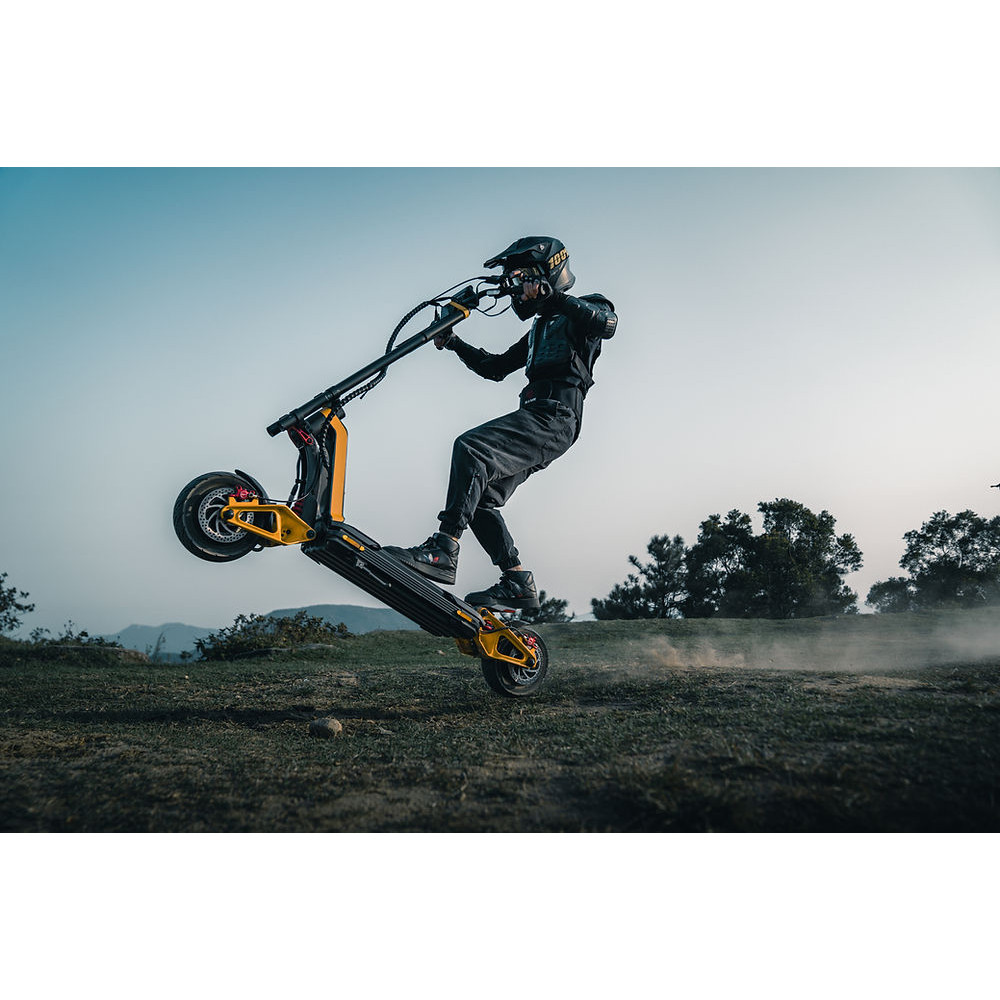 INMOTION RS: Ultra-high Performance Transforming E-scooter