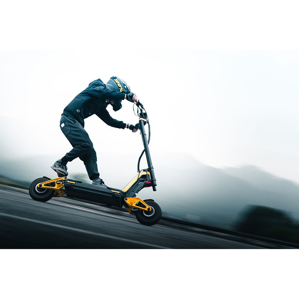 INMOTION RS: Ultra-high Performance Transforming E-scooter